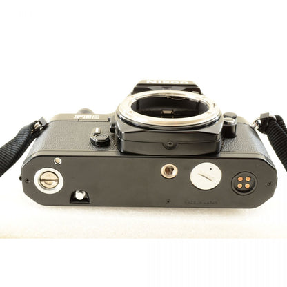 【中古】Nikon FE2 シルバー Ai NIKKOR 35mm f/2 単焦点レンズ付 フィルムカメラ ニコン S/N: 2552950