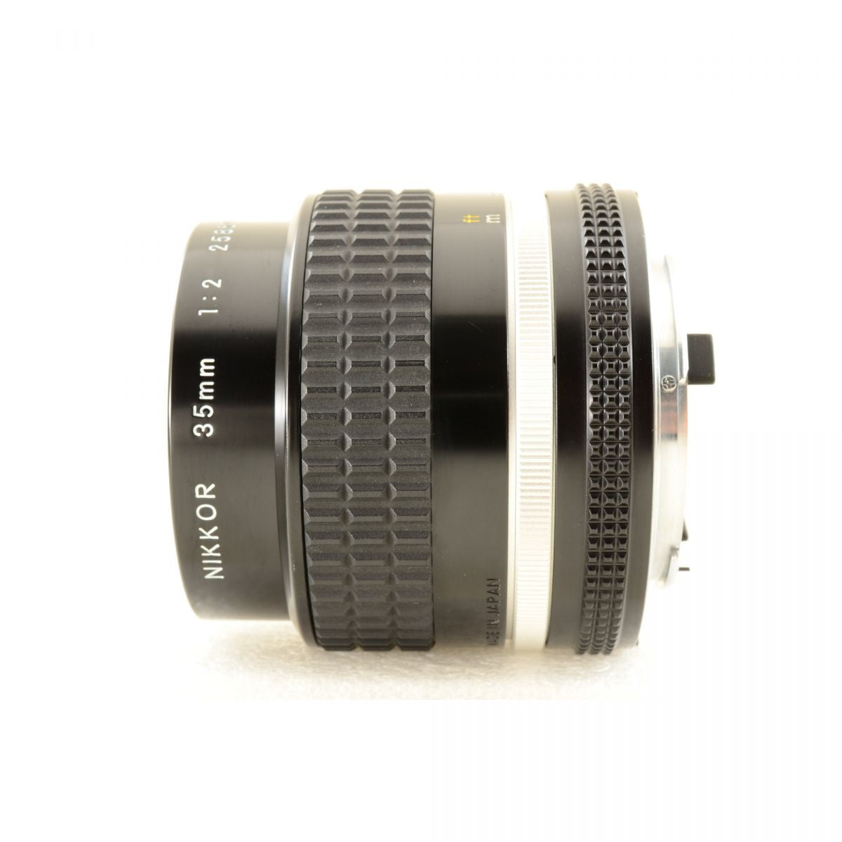 【中古】Nikon FE2 シルバー Ai NIKKOR 35mm f/2 単焦点レンズ付 フィルムカメラ ニコン S/N: 2552950