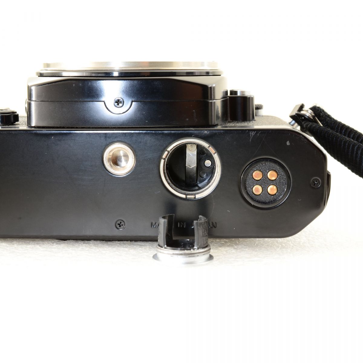 【中古】Nikon FE2 シルバー Ai NIKKOR 35mm f/2 単焦点レンズ付 フィルムカメラ ニコン S/N: 2552950