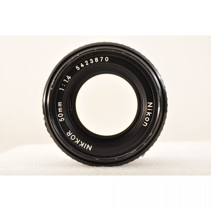 【中古】Nikon FM シルバー 35mm 一眼レフ フィルムカメラ +Ai-S NIKKOR 50mm F1.4 単焦点 MF カメラレンズ 交換レンズ ニコン