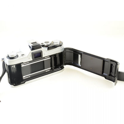 【中古】Canon AE-1 シルバー New FD 50mm f/1.4 標準 単焦点 フィルムカメラ 一眼レフ キヤノン セット S/N:4544443