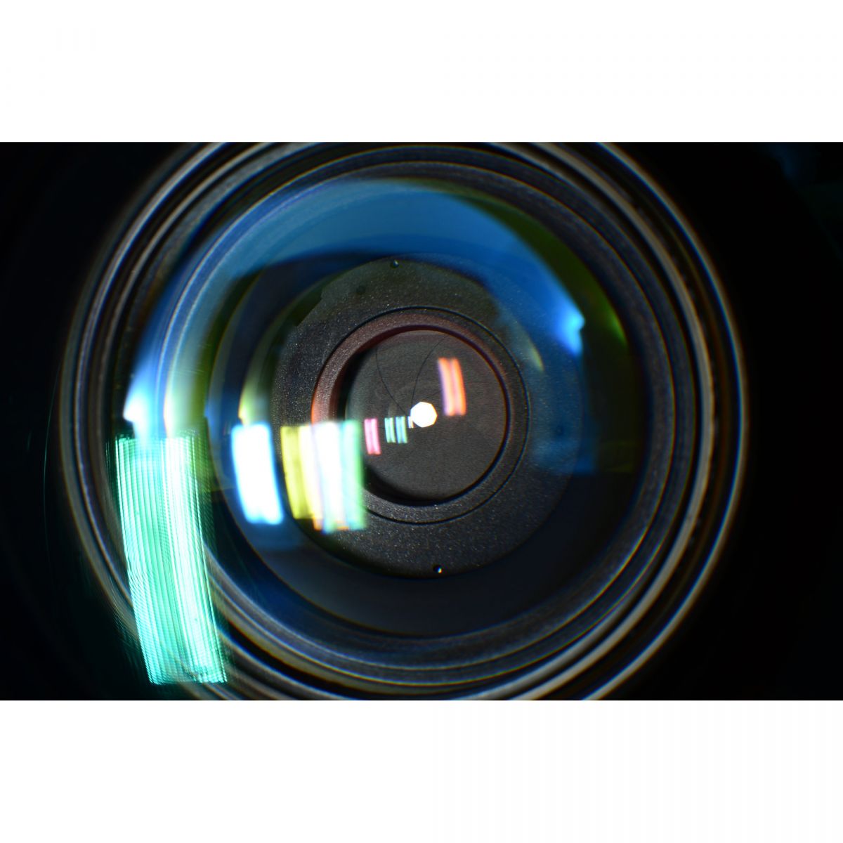 【中古】Nikon AF 18-35mm f/3.5-4.5D ED IF フード付き 広角 ズーム カメラレンズ 交換レンズ ニコン S/N:243564
