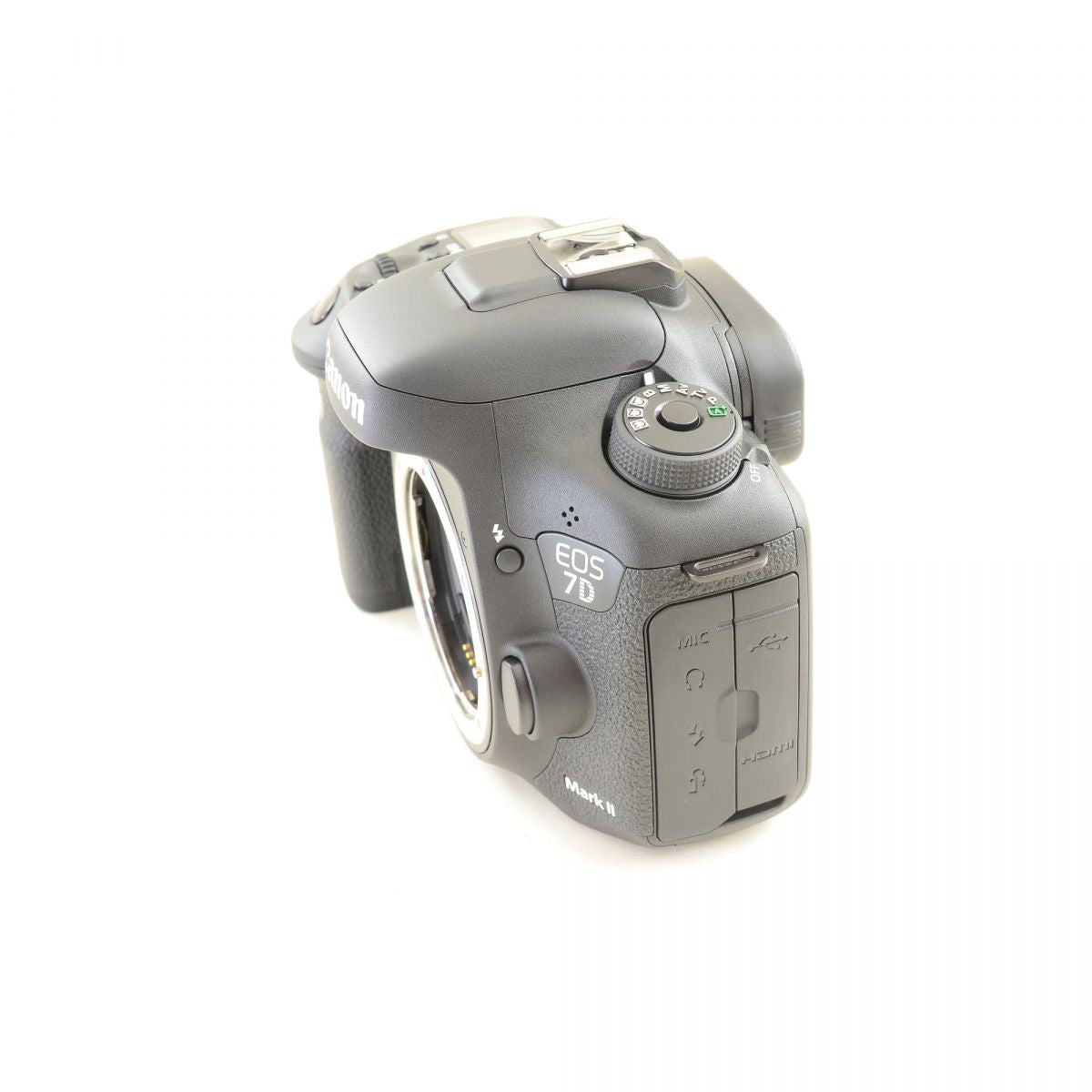 【中古】Canon EOS 7D Mark II デジタル一眼レフカメラ EF-S 18-135mm f/3.5-5.6 IS ズーム キヤノン セット S/N:321055000392