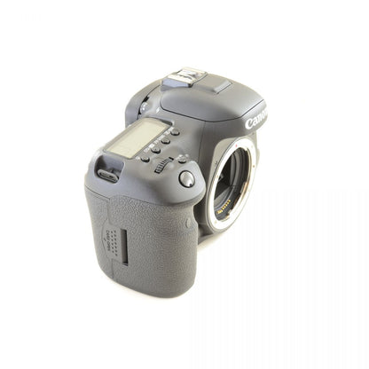 【中古】Canon EOS 7D Mark II デジタル一眼レフカメラ EF-S 18-135mm f/3.5-5.6 IS ズーム キヤノン セット S/N:321055000392