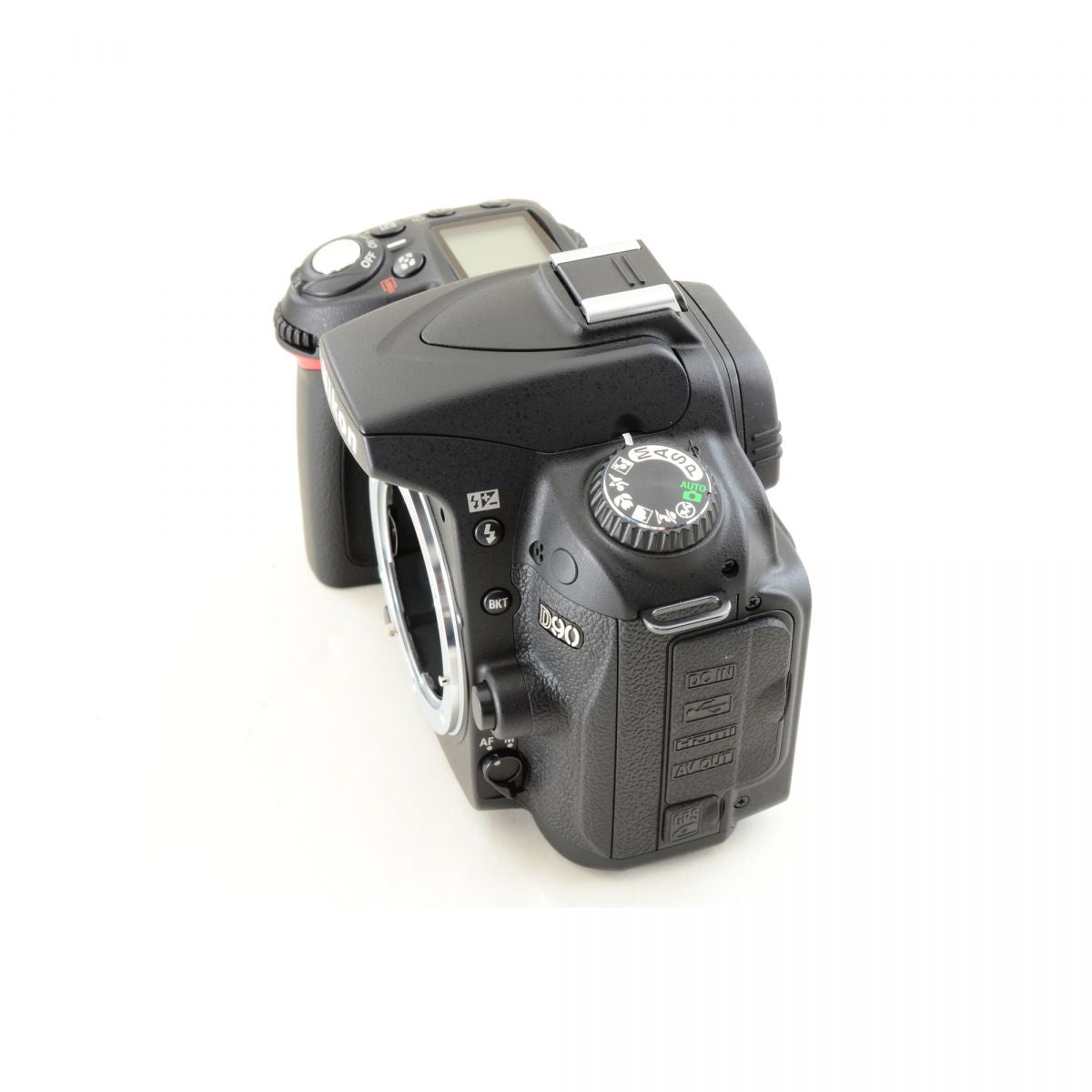 【中古】Nikon D90 AF-S DX NIKKOR 18-200mm f/3.5-5.6G ED VR レンズキット ニコン S/N: 2043615