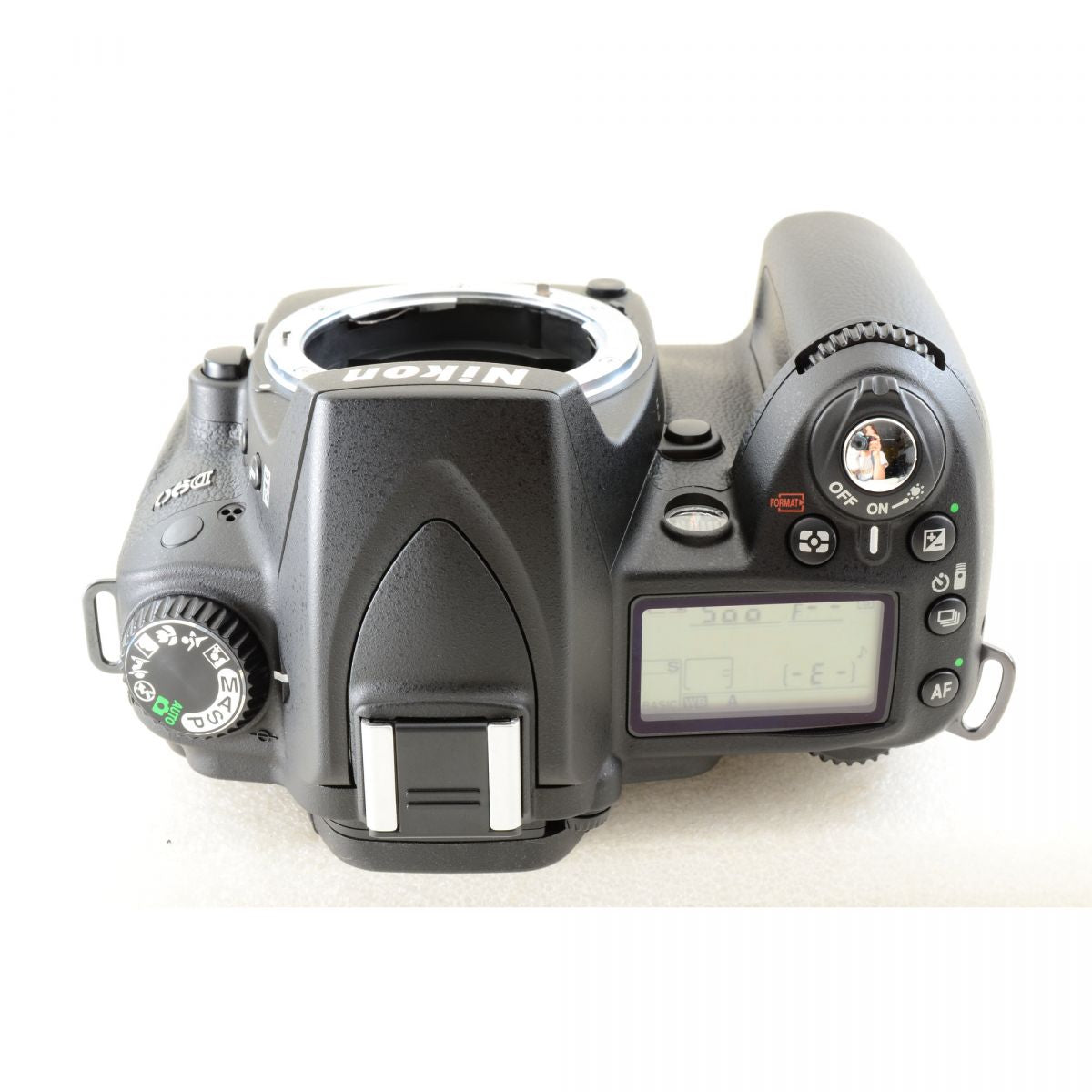 【中古】Nikon D90 AF-S DX NIKKOR 18-200mm f/3.5-5.6G ED VR レンズキット ニコン S/N: 2043615