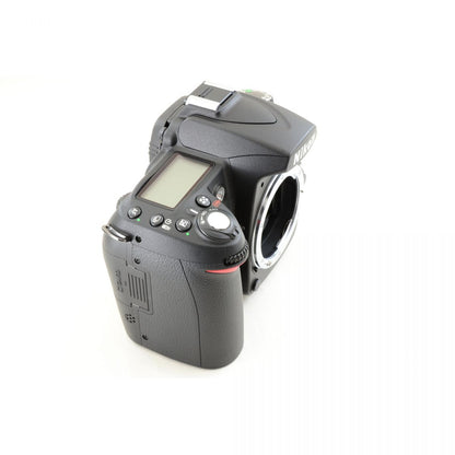 【中古】Nikon D90 AF-S DX NIKKOR 18-200mm f/3.5-5.6G ED VR レンズキット ニコン S/N: 2043615
