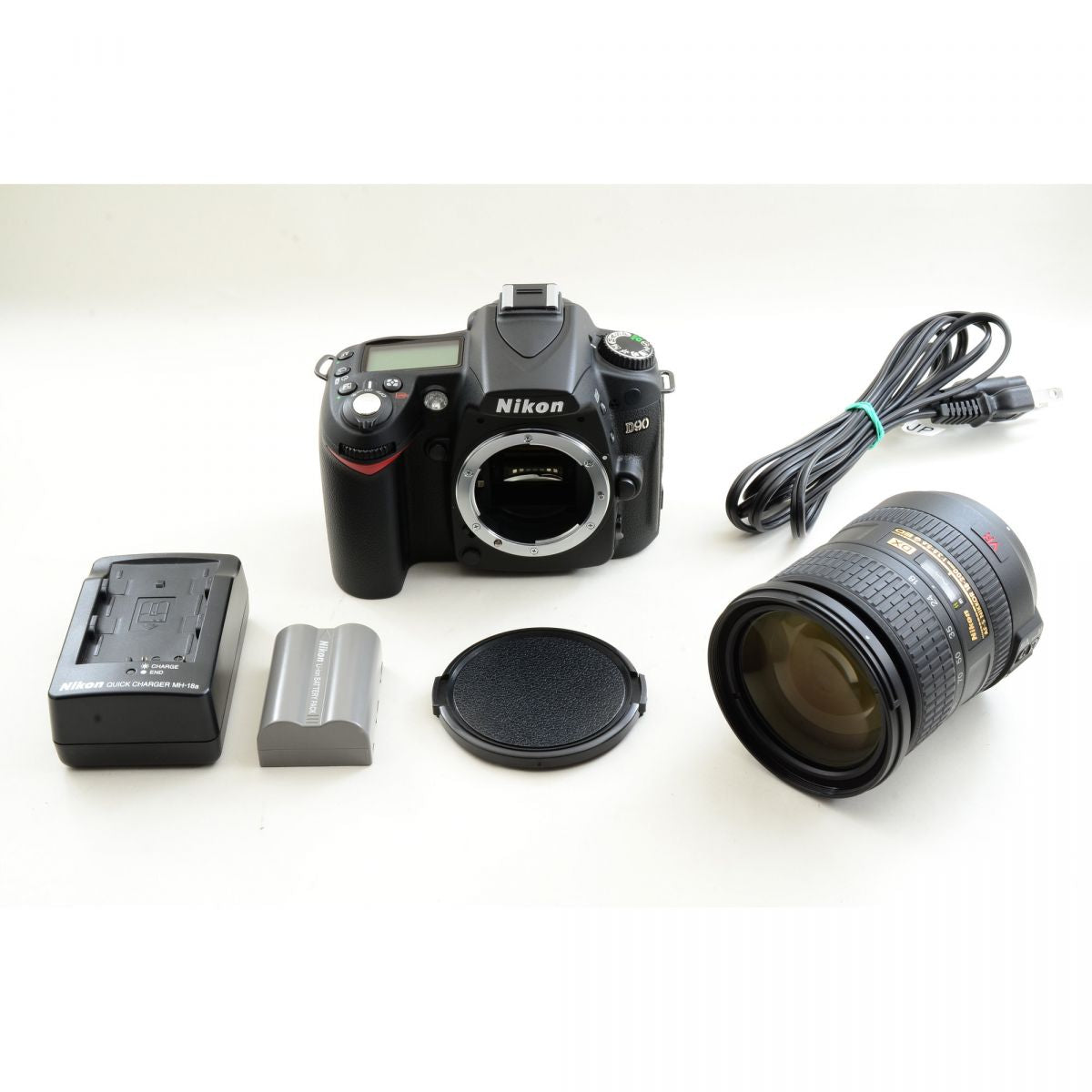 【中古】Nikon D90 AF-S DX NIKKOR 18-200mm f/3.5-5.6G ED VR レンズキット ニコン S/N: 2043615