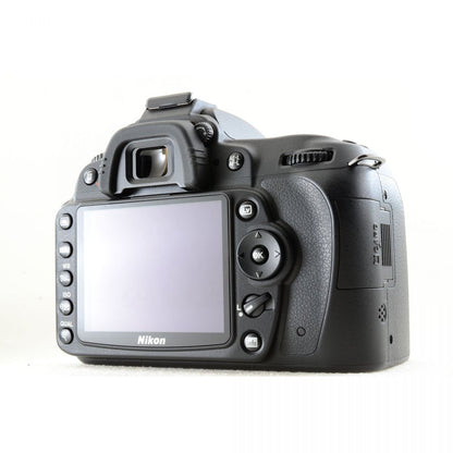 【中古】Nikon D90 AF-S DX NIKKOR 18-200mm f/3.5-5.6G ED VR レンズキット ニコン S/N: 2043615