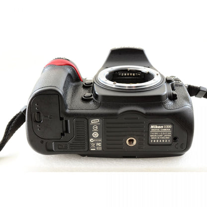 【中古】Nikon D300 1230万画素 デジタル一眼レフカメラ デジタルカメラ ニコン S/N:2004931