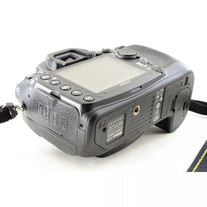 【中古】Nikon D300 1230万画素 デジタル一眼レフカメラ デジタルカメラ ニコン S/N:2004931