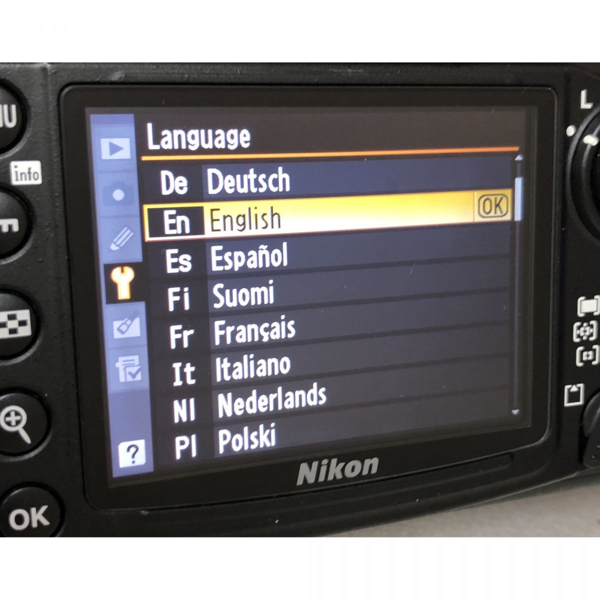 【中古】Nikon D300 1230万画素 デジタル一眼レフカメラ デジタルカメラ ニコン S/N:2004931