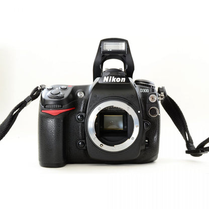 【中古】Nikon D300 1230万画素 デジタル一眼レフカメラ デジタルカメラ ニコン S/N:2004931