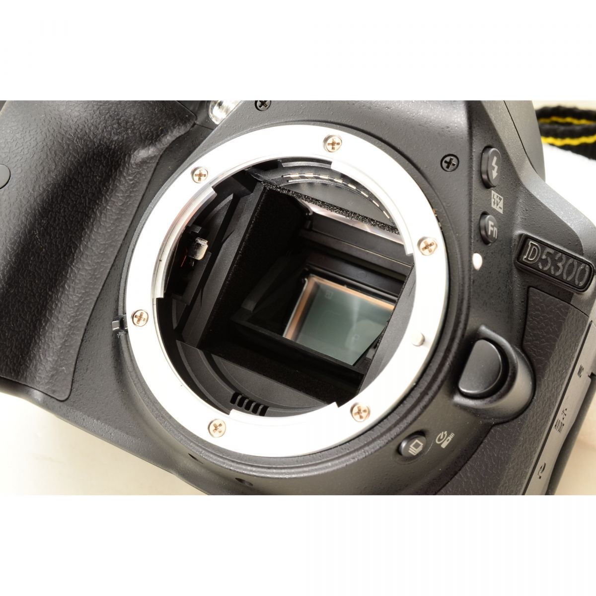 【中古】Nikon D5300 2416万画素 デジタル一眼レフカメラ ブラック ニコン S/N:2124558