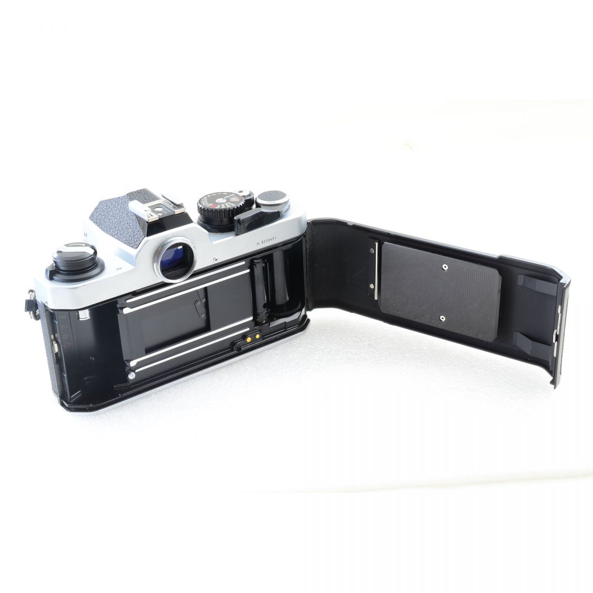【中古】Nikon New FM2 後期 シルバー 35mm フィルムカメラ Ai-S 35mm f/2.8 レンズ セット S/N:8220491