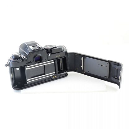 【中古】Nikon FA ブラック Ai-S NIKKOR 50mm f/1.8 パンケーキ 単焦点レンズ フィルムカメラ ニコン S/N: 5177093