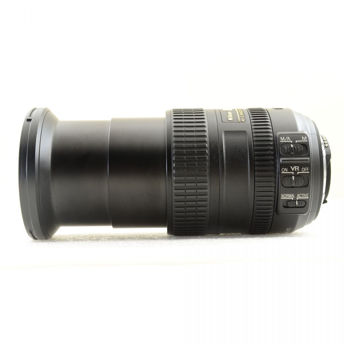 【中古】Nikon AF-S DX NIKKOR 18-200mm f/3.5-5.6G ED VR フード付 高倍率 ズームレンズ ニコン S/N: 2626285