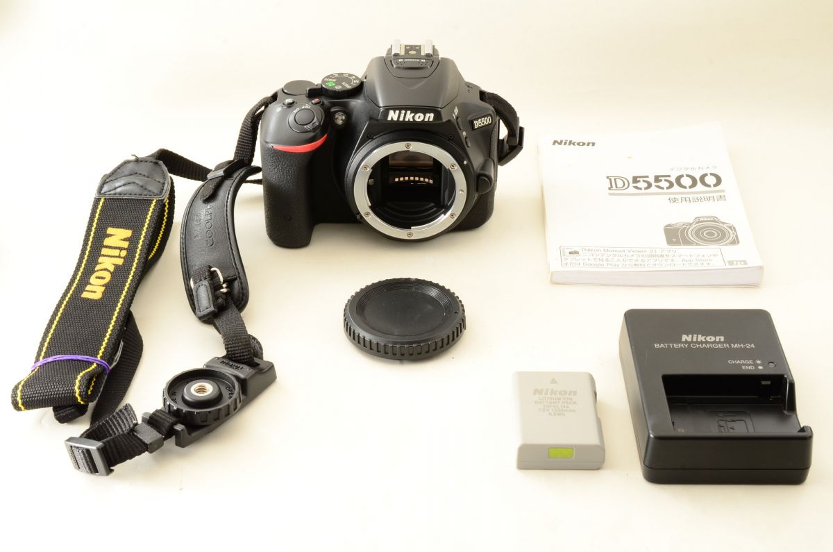 【中古】Nikon D5500 24.2MP デジタル一眼レフカメラ ブラック ニコン S/N:2006140