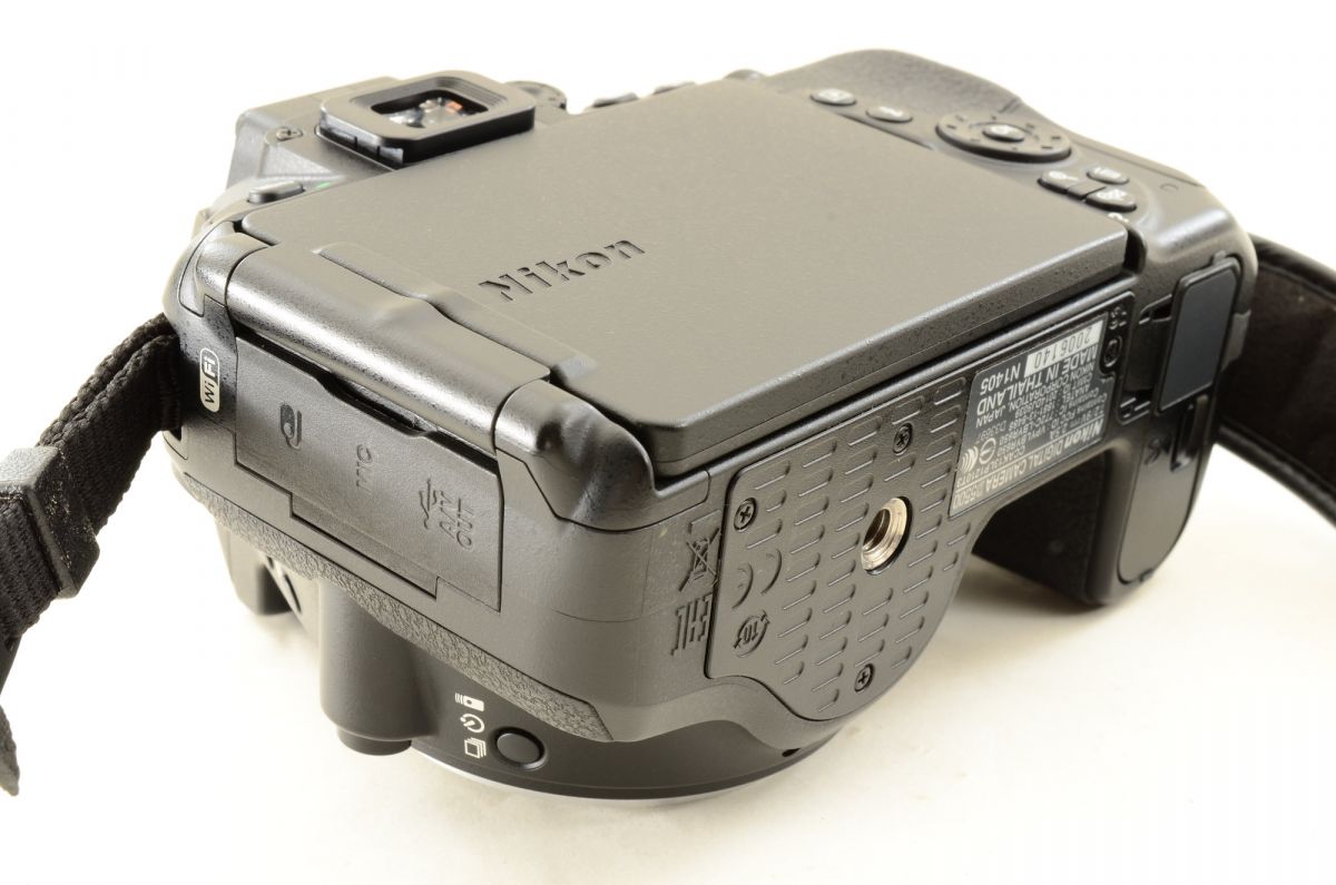 【中古】Nikon D5500 24.2MP デジタル一眼レフカメラ ブラック ニコン S/N:2006140