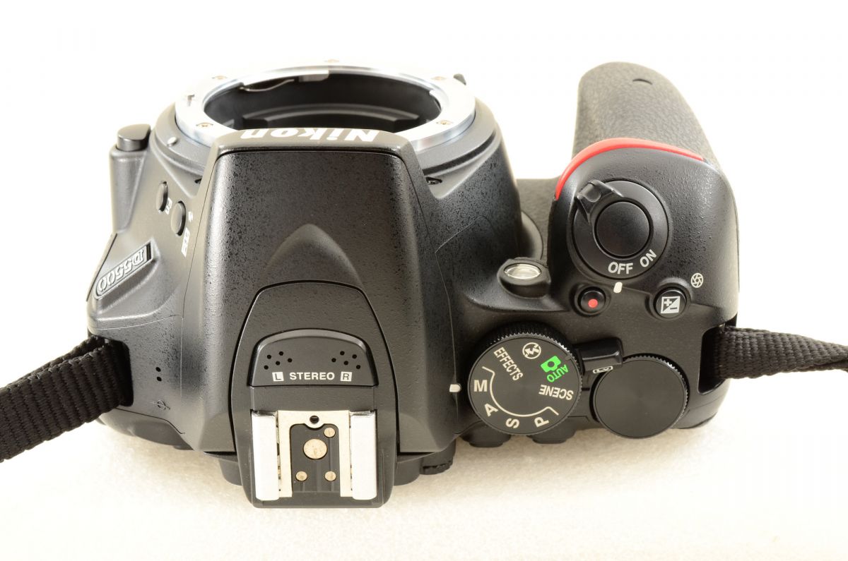 【中古】Nikon D5500 24.2MP デジタル一眼レフカメラ ブラック ニコン S/N:2006140