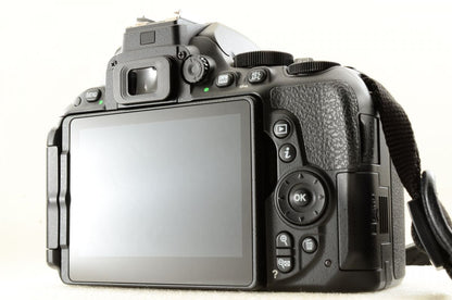 【中古】Nikon D5500 24.2MP デジタル一眼レフカメラ ブラック ニコン S/N:2006140