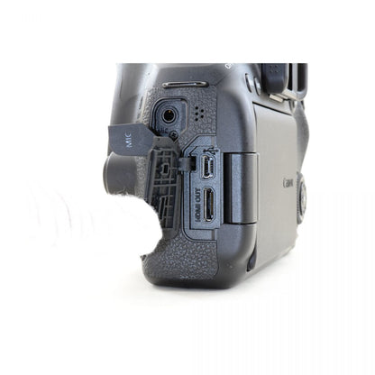 【中古】Canon EOS 6D Mark II 26.2MP 一眼レフ デジタルカメラ キヤノン