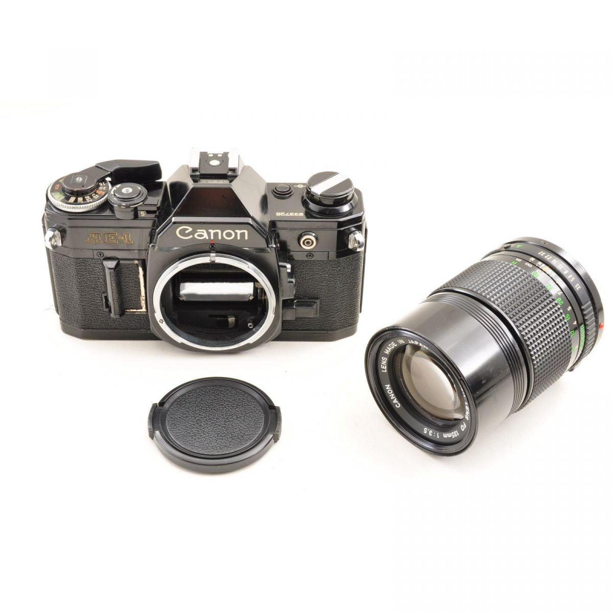【中古】Canon AE-1 ブラック 35mm 一眼レフ フィルムカメラ ボディ +New FD 135mm F3.5 MF ポートレート 単焦点 交換レンズ キャノン 　