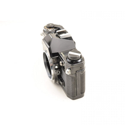【中古】Canon AE-1 ブラック 35mm 一眼レフ フィルムカメラ ボディ +New FD 135mm F3.5 MF ポートレート 単焦点 交換レンズ キャノン 　