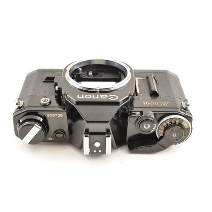 【中古】Canon AE-1 ブラック 35mm 一眼レフ フィルムカメラ ボディ +New FD 135mm F3.5 MF ポートレート 単焦点 交換レンズ キャノン 　