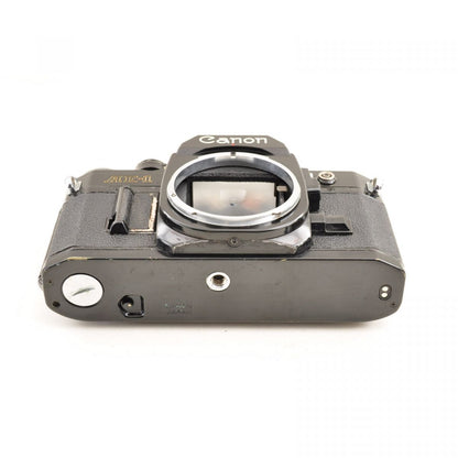 【中古】Canon AE-1 ブラック 35mm 一眼レフ フィルムカメラ ボディ +New FD 135mm F3.5 MF ポートレート 単焦点 交換レンズ キャノン 　