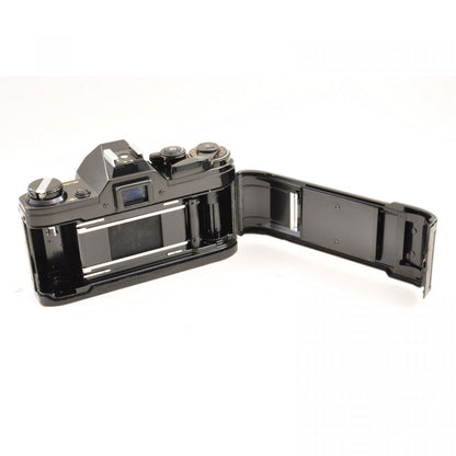 【中古】Canon AE-1 ブラック 35mm 一眼レフ フィルムカメラ ボディ +New FD 135mm F3.5 MF ポートレート 単焦点 交換レンズ キャノン 　