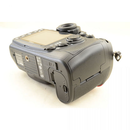 【中古】Nikon D300 12.3MP 一眼レフ デジタルカメラ ニコン S/N:2058104
