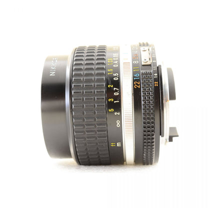 【中古】Nikon Ai-s NIKKOR 24mm f/2 単焦点 広角 カメラレンズ フード付 ニコン