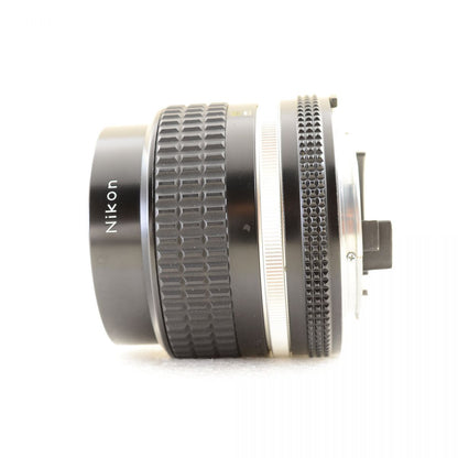 【中古】Nikon Ai-s NIKKOR 24mm f/2 単焦点 広角 カメラレンズ フード付 ニコン