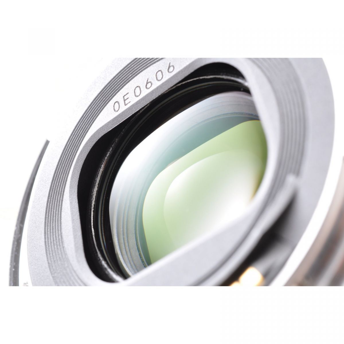【中古】Canon EF 24-105mm f/4 L IS USM AF ズームレンズ , キャノン フード付き