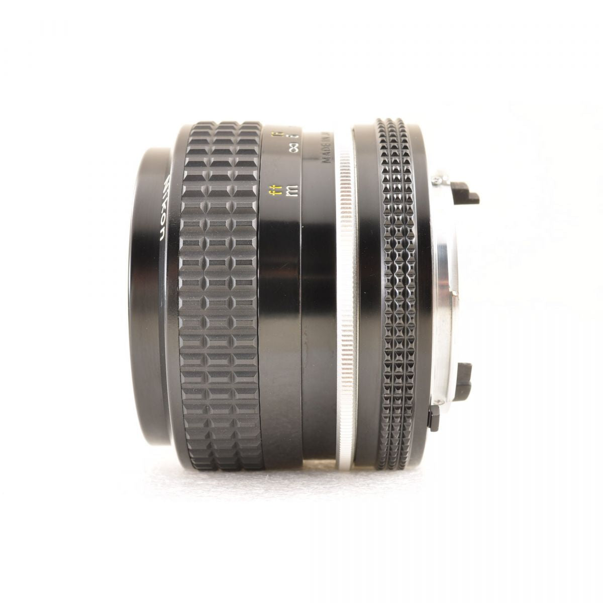 【中古】Nikon Ai NIKKOR 28mm f/2.8 単焦点 フード カメラレンズ 交換レンズ ニコン
