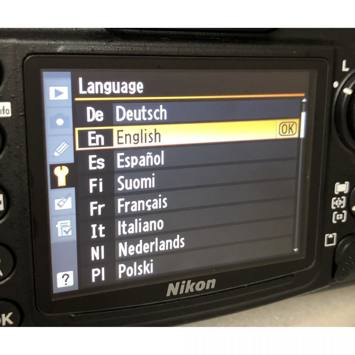 【中古】Nikon D300 AF-S DX 18-200mm f/3.5-5.6G ED VR 一眼レフ ズームレンズ デジカメ ニコン