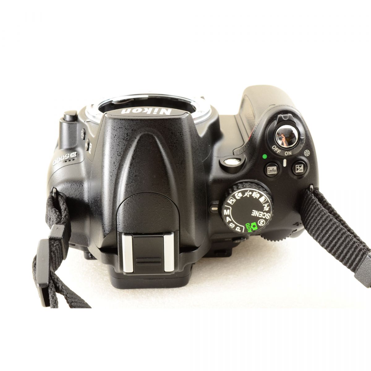 Nikon D5000 12.3MP DX AF-S 55-200mm F4-5.6G ED VR 一眼レフ デジカメ ニコン