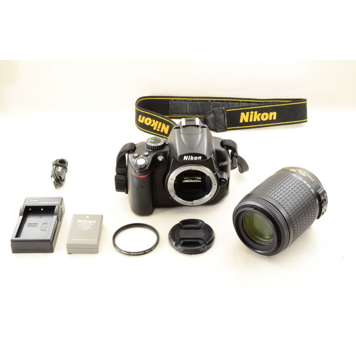 Nikon D5000 12.3MP DX AF-S 55-200mm F4-5.6G ED VR 一眼レフ デジカメ ニコン