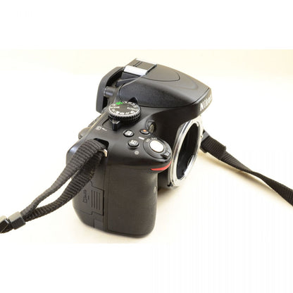 【中古】Nikon D5100 16.2MP デジタルカメラ ブラック AF-S DX Nikkor 18-105mm f/3.5-5.6 G ED VR レンズ