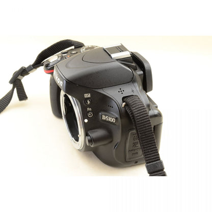 【中古】Nikon D5100 16.2MP デジタルカメラ ブラック AF-S DX Nikkor 18-105mm f/3.5-5.6 G ED VR レンズ