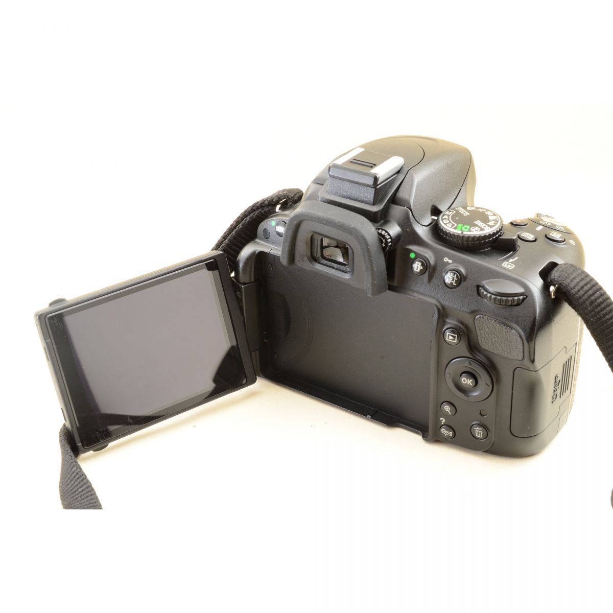 【中古】Nikon D5100 16.2MP デジタルカメラ ブラック AF-S DX Nikkor 18-105mm f/3.5-5.6 G ED VR レンズ