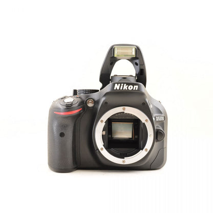 【中古】Nikon D5200 デジタルカメラ AF-S 18-55mm f/3.5-5.6 レンズ 一眼レフ デジカメ ニコン