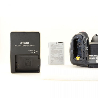Nikon D5300 24.2MP DX 55-200mm F4-5.6G II ED VR 一眼レフ デジカメ ニコン