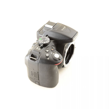 Nikon D5300 24.2MP DX 55-200mm F4-5.6G II ED VR 一眼レフ デジカメ ニコン
