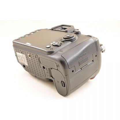 【中古】Nikon D7100 24.1MP デジタルカメラ AF-S DX 18-300mm f/3.5-6.3 G ED VR 一眼レフ ストロボ SB-24 ニコン