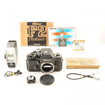【中古】Nikon F2 Photomic ブラック Black DP-1 35mm 一眼レフ フィルムカメラボディ ニコン , フラッシュ付き