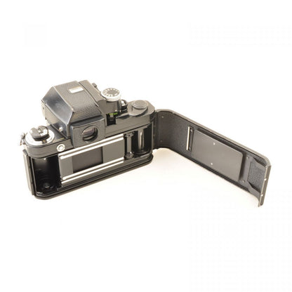 【中古】Nikon F2 Photomic ブラック Black DP-1 35mm 一眼レフ フィルムカメラボディ ニコン , フラッシュ付き